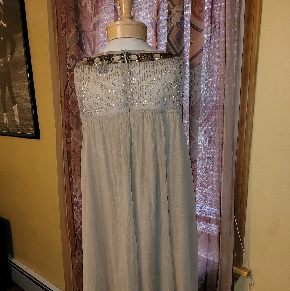 Dress - Picture 2 of 6
